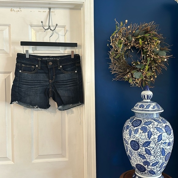 Women’s Dark Wash American Eagle Midi Jean Shorts Size 8 - Picture 1 of 7